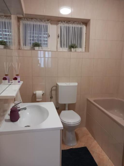 Apartment Dora-100M From The Central Beach มาคาร์สกา ภายนอก รูปภาพ